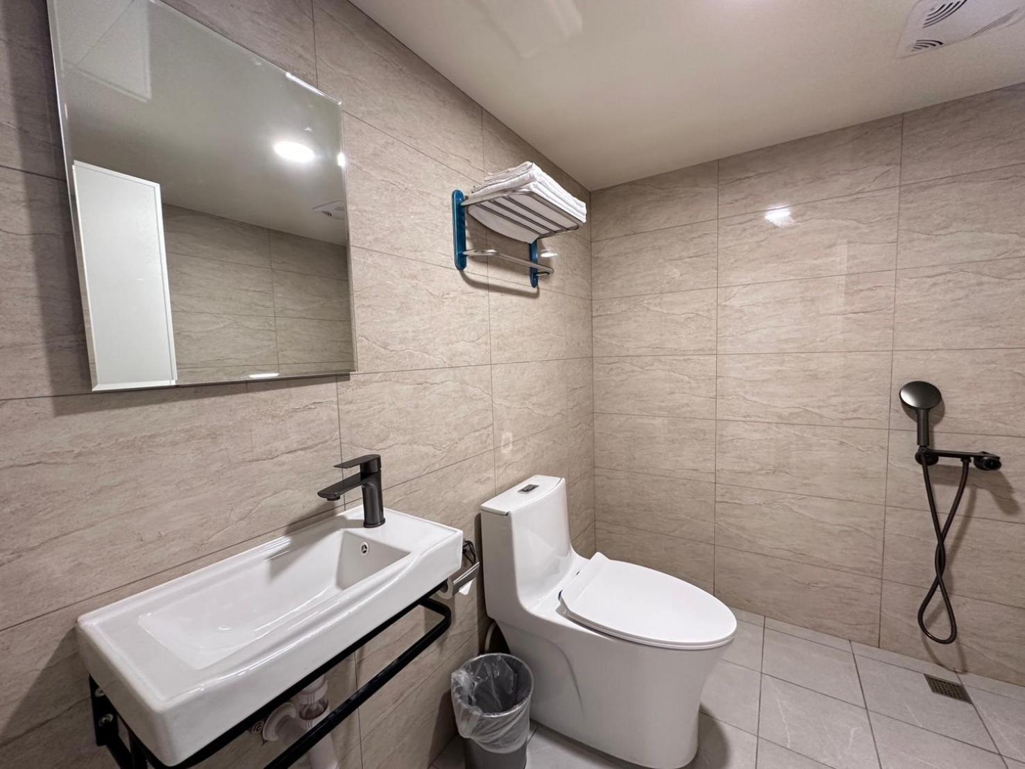 Yilan 可青大飯店grand Ke-Cing Hotel מראה חיצוני תמונה